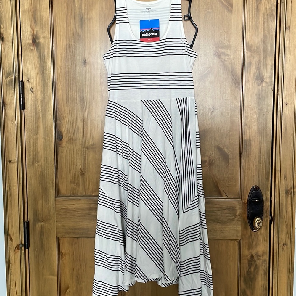 Patagonia splendor dress mid length. Size large.